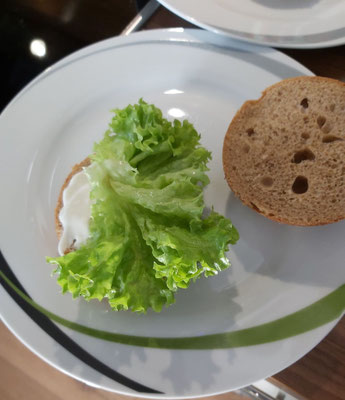 Das Brötchen wird vorbereitet