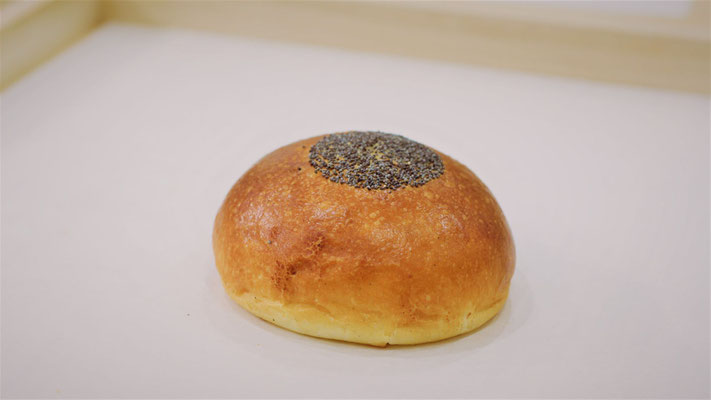 粒あんパン 200円　広島県世羅町「はしだ」の特上つぶ餡をブリオッシュ生地で包みました【アレルギー：乳・小麦・卵】
