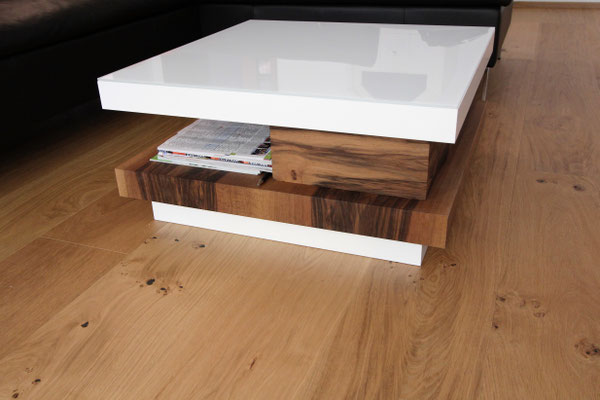 Salontisch mit Glasplatte