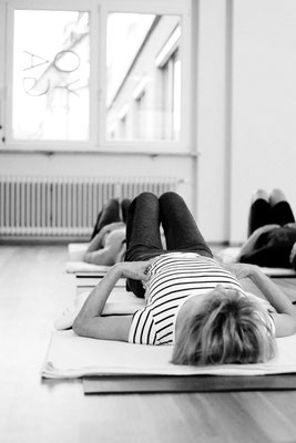 Yoga üben, Auflösen der Haltung