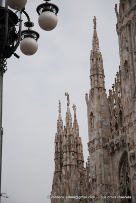 [NU908-2015-0712] Milan - Duomo : Façade (détail)