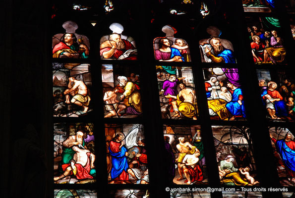 [NU908-2015-0769] Milan - Duomo : Scènes du Nouveau Testament - Détail des vitraux absidaux (restauration du XIX°)