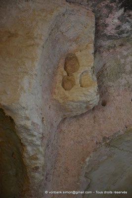 [NU928-2024-7251] 30 - Beaucaire - Abbaye de Saint-Roman : Petites cavités utilisées pour l'éclairage de la chapelle