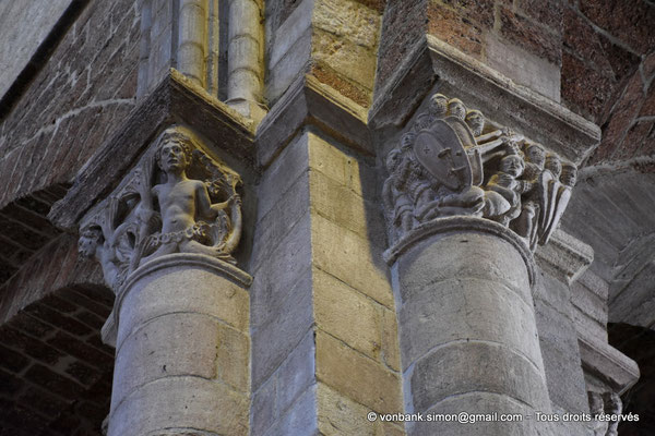 [NU926-2023-5550] 43 - Brioude - Basilique Saint-Julien - Chapiteaux : Tritons à queue bifide feuillue - Soldats triomphant des tenants de l'Islam (Croisades)