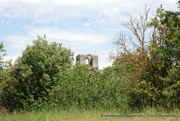 [NU003-2017-119] 13 - La Roque d'Anthéron - Abbaye de Silvacane : Clocher carré ajouré sur chacune de ses faces d'une baie géminée