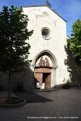 [NU928-2024-7386] 04 - Manosque - Eglise Saint-Sauveur : Façade occidentale et son portail ogival (XIV°)
