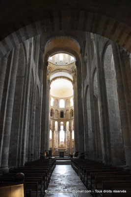 [NU923-2022-4308] 12 - Conques - Eglise abbatiale Sainte-Foy : Nef puis chœur