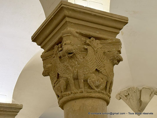 Lecce - Duomo - Crypte : Chapiteau (détail)