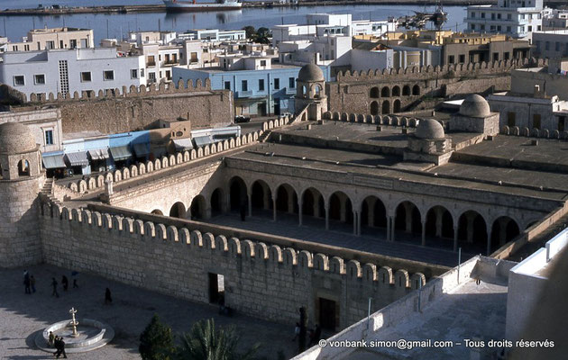 [011-197 -01] Sousse (Hadrumetum) : La Grande mosquée - Vue sur la cour intérieure depuis la tour du Ribat