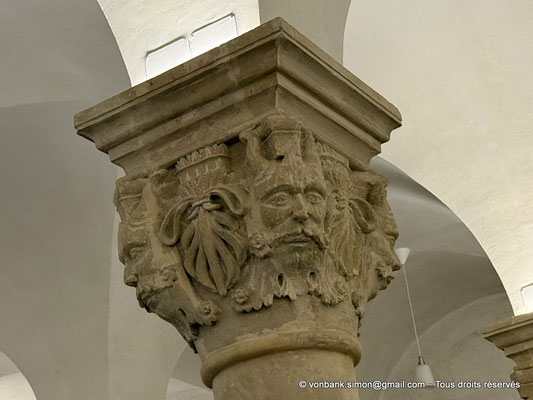 Lecce - Duomo - Crypte : Chapiteau (détail)