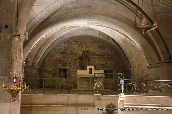 [NU926-2023-5863] 30 - Saint-Gilles - Abbatiale - Crypte : Fond de la nef centrale