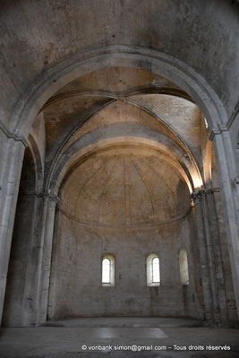 [NU926-2023-6201] 13 - Montmajour - Abbaye Saint-Pierre - Abbatiale : Abside avec ses trois baies en plein cintre décentrées