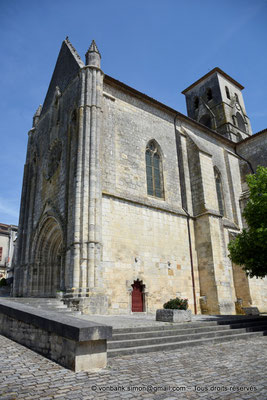 [NU922-2022-2934] 16 - Blanzac - Saint-Arthémy - Collégiale : Façades Ouest et Sud de la nef  (XIII°) - Clocher (XII°)