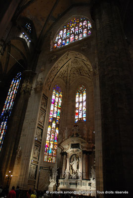 [NU908-2015-0738] Milan - Duomo : Vitraux (XIX°) de la chapelle de Saint Jean le Bon