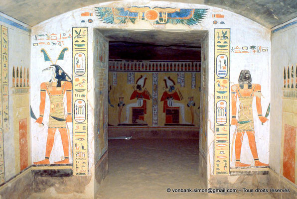 [066-1981-08] QV 44 Khaemouaset : Porte d'accès à l'antichambre de la demeure d'Osiris