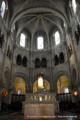 [NU926-2023-5702] 30 - Nimes - Cathédrale Notre-Dame-et-Saint-Castor : Autel du chœur (XIX°)