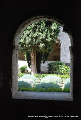 [NU003-2017-060] 13 - La Roque d'Anthéron - Abbaye de Silvacane : Cloître