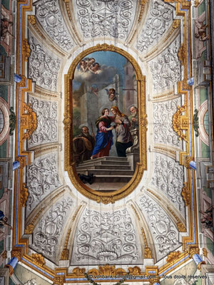Matera - Duomo : La Visitation, la rencontre entre la Vierge Marie et sa cousine Élisabeth (Plafond de la nef, scène centrale)