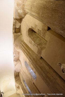 [NU927-2023-6563] Syracuse - Temple d'Athéna/Duomo (Ortygie) : Colonnes du péristyle Nord incluses dans le collatéral Nord de l'actuelle cathédrale (vue partielle)