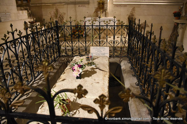 [NU926-2023-5864] 30 - Saint-Gilles - Abbatiale - Crypte : Sarcophage du Saint