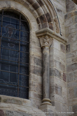 [NU926-2023-5490] 43 - Brioude - Basilique Saint-Julien - Chevet : Colonnette surmontée de son chapiteau
