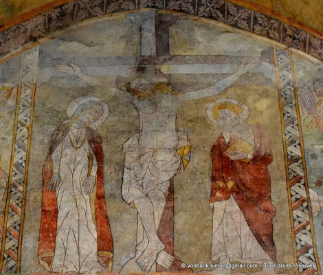 [NU926-2023-5624a] 43 - Lavaudieu - Abbaye : Vierge, Crucifixion, saint Jean (Face Ouest de la partie au-dessus de l'arc triomphal de la nef)