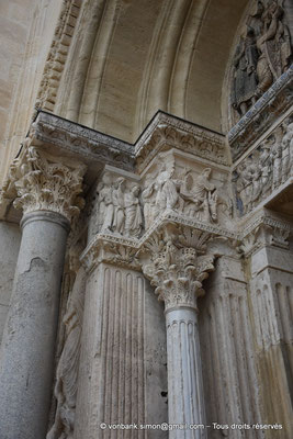 [NU926-2023-5845] 30 - Saint-Gilles - Abbatiale : Les préparatifs de l'entrée à Jérusalem (Frise supérieure de la façade, Portail Nord)