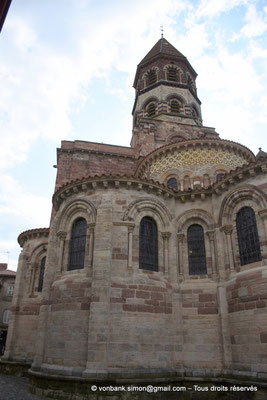 [NU926-2023-5479] 43 - Brioude - Basilique Saint-Julien - Chevet : Vue partielle de la partie Sud