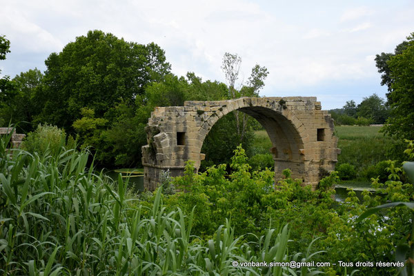 [NU926-2023-6141] Ambrussum : Pont Ambroix (vu depuis la rive droite - côté Villetelle -, face aval)