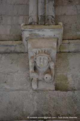 [NU926-2023-6228] 13 - Montmajour - Abbaye Saint-Pierre - Cloître : Atlante (?)