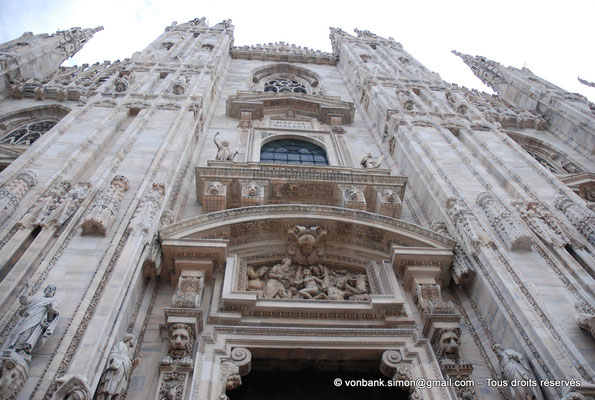 [NU908-2015-0704] Milan - Duomo : Façade (détail)