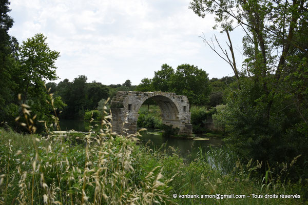 [NU926-2023-6121] Ambrussum : Pont Ambroix (vu depuis la rive gauche - côté Gallargues-le-Montueux -, face amont)