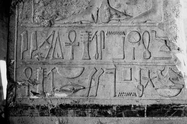 [080-1973-28] Saqqara - Mastaba de Kagemni : Hiéroglyphes (détail)