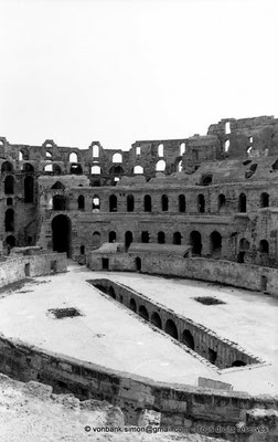 [NB012-1981-11] El Djem (Thysdrus) : Amphithéâtre - Arène et ses cellules souterraines