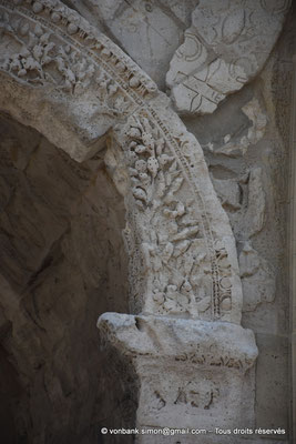 [NU926-2023-6092] Orange (Arausio) : Arc de triomphe - Détail de l'archivolte de la baie piétonne (Face Nord)