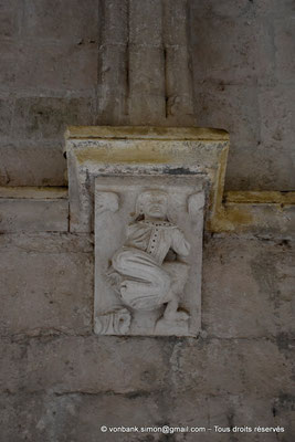 [NU926-2023-6222] 13 - Montmajour - Abbaye Saint-Pierre - Cloître : Détail d'une console