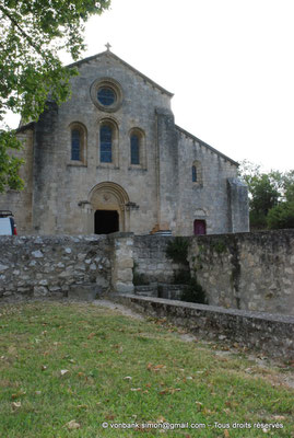 [NU003-2017-038] 13 - La Roque d'Anthéron - Abbaye de Silvacane : Façade Ouest (vue partielle)