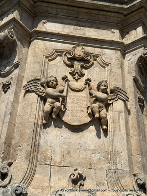 Ostuni : Colonne Sant'Oronzo (XVIII°) - détail