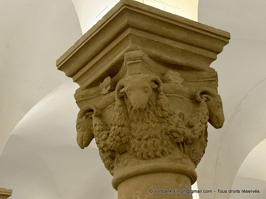 Lecce - Duomo - Crypte : Chapiteau (détail)