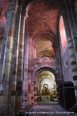 [NU926-2023-5507] 43 - Brioude - Basilique Saint-Julien : Collatéral Nord (vers l'Ouest)