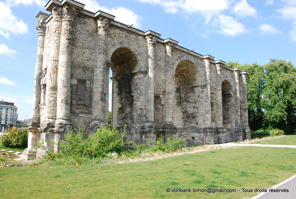 [NU909-2014-0134] Reims (Durocortorum) : Porte de Mars (Face Sud)