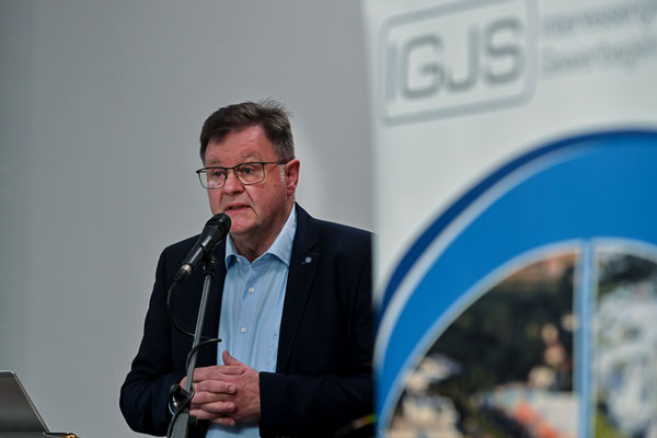 Frank Heuer, Vorstandssprecher der IGJS eröffnet die Veranstaltung