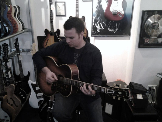 Vintage Guitar Shop / München / 2016