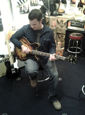 Vintage Guitar Shop / München / 2016