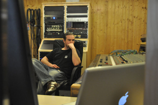 Im Tonstudio - Aufnahmen zu Let it rain (House of Riddim Studio - Sam Gilly) / 2011