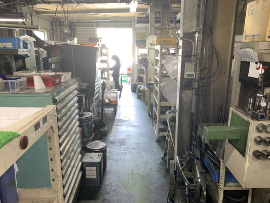 工場のメイン通路です。