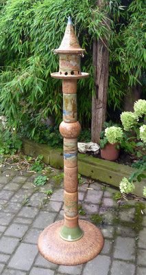 Keramik frostfest, Futterhausstele mit Keramikplatte als Standfuß, ca. 145 cm hoch,  Dekor Neuseeland, Preis auf Anfrage