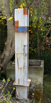 Keramik Brunnen, Wassersäule Quader ca. 170 cm hoch weiß natur glasiert und blau bemalt mit Abtropfplatte