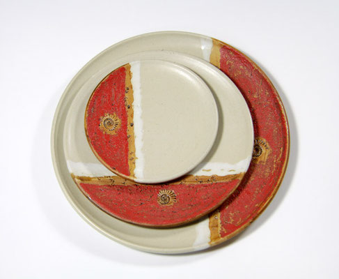 Keramiktellersatz in verschiedenen Aufdeckvariationen, Dekor Granatapfel
