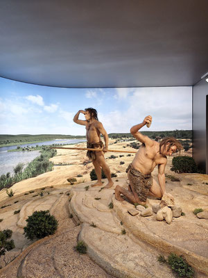 Im Löwentormuseum sind zum Besipiel Menschen aus der Steinzeit dargestellt.